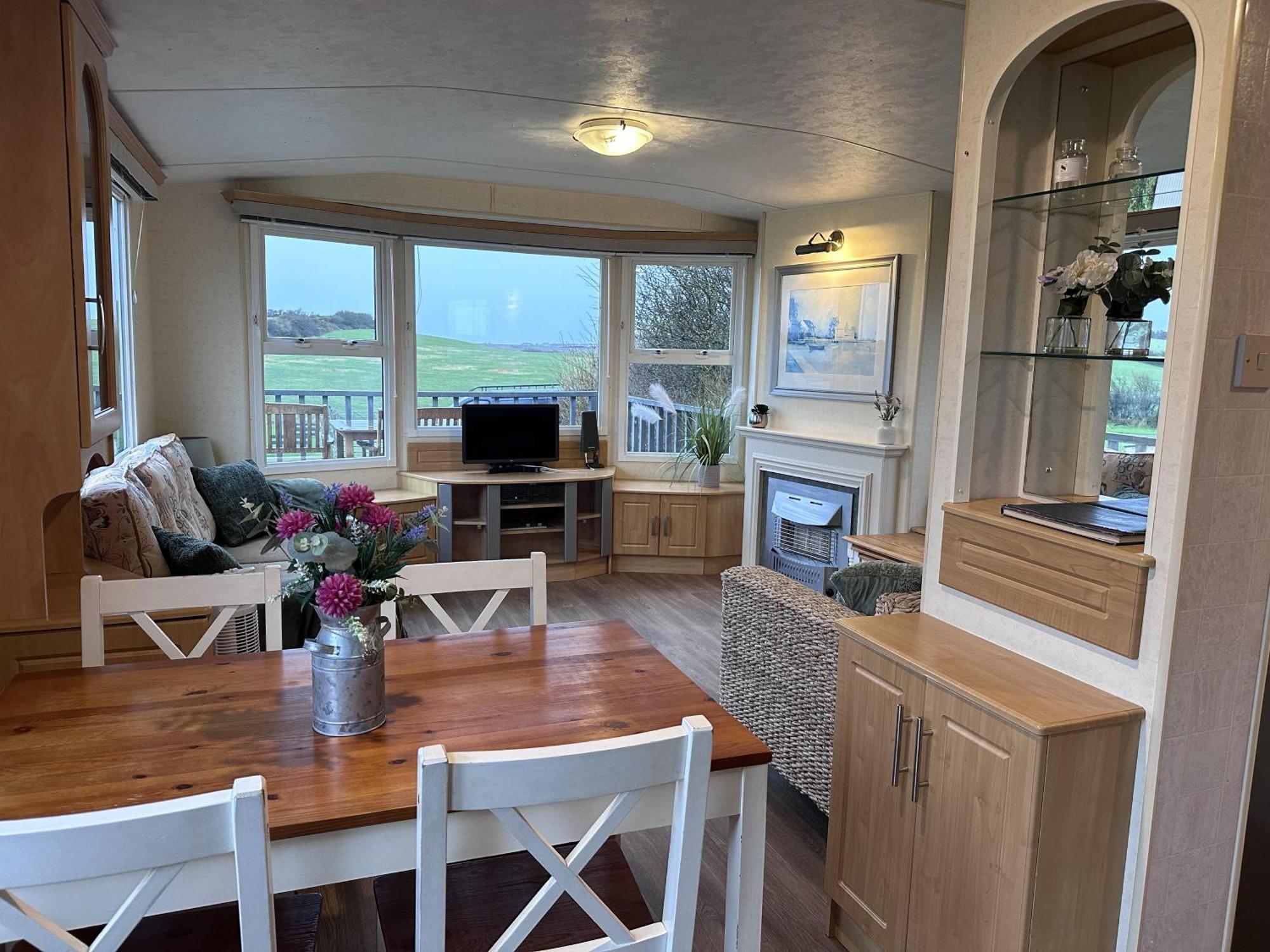 Captivating 2-Bed Static Caravan In Holyhead Llanfachraeth Exterior photo